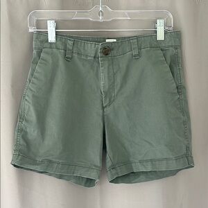 Gap 5 Inch City Short in Green- 2